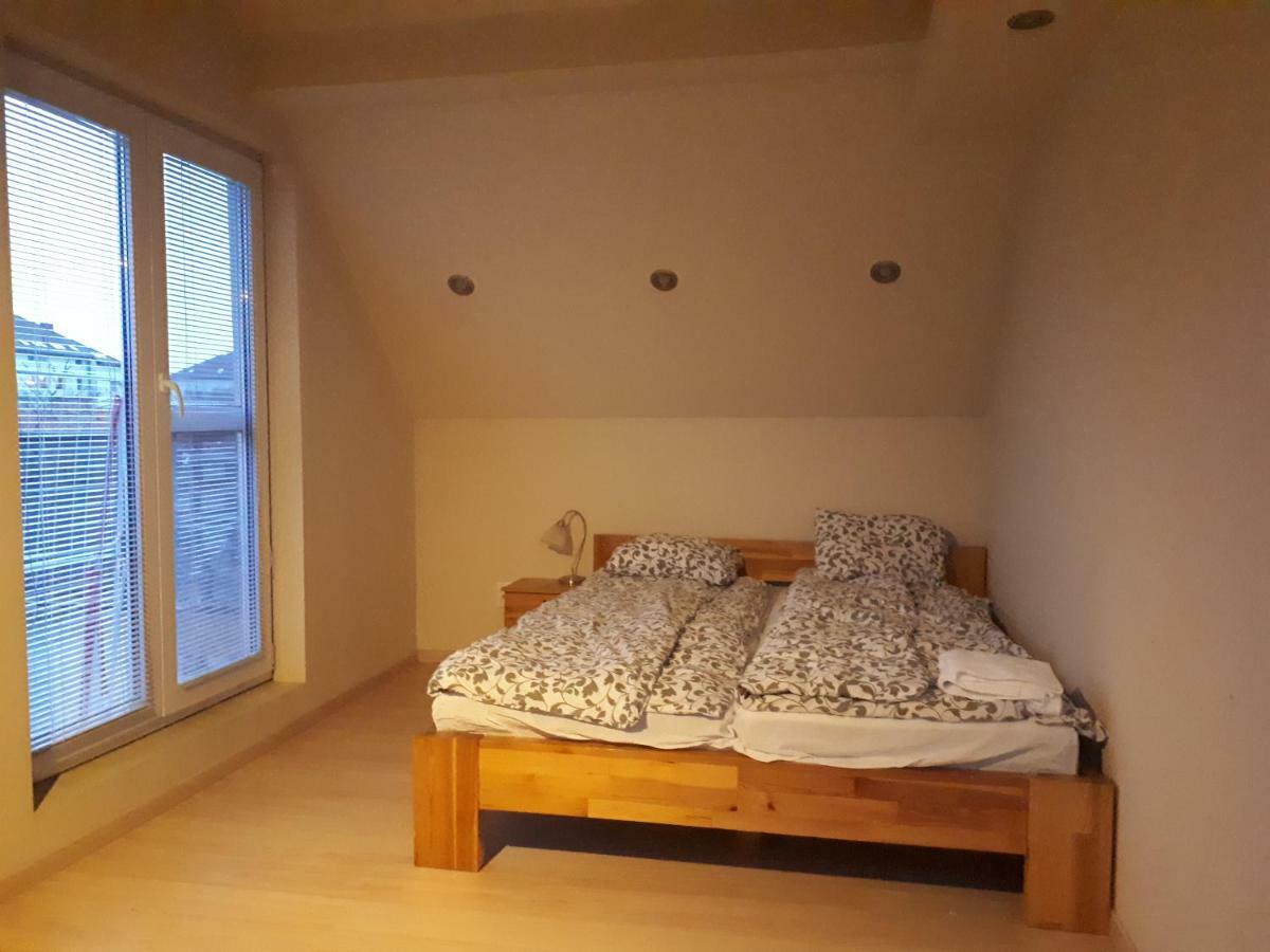 Utulny Apartman V Bratislava 15 Exterior photo