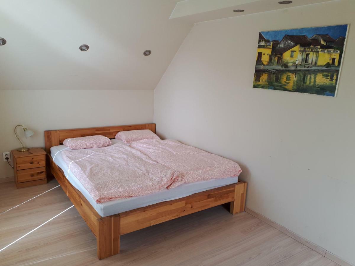 Utulny Apartman V Bratislava 15 Exterior photo